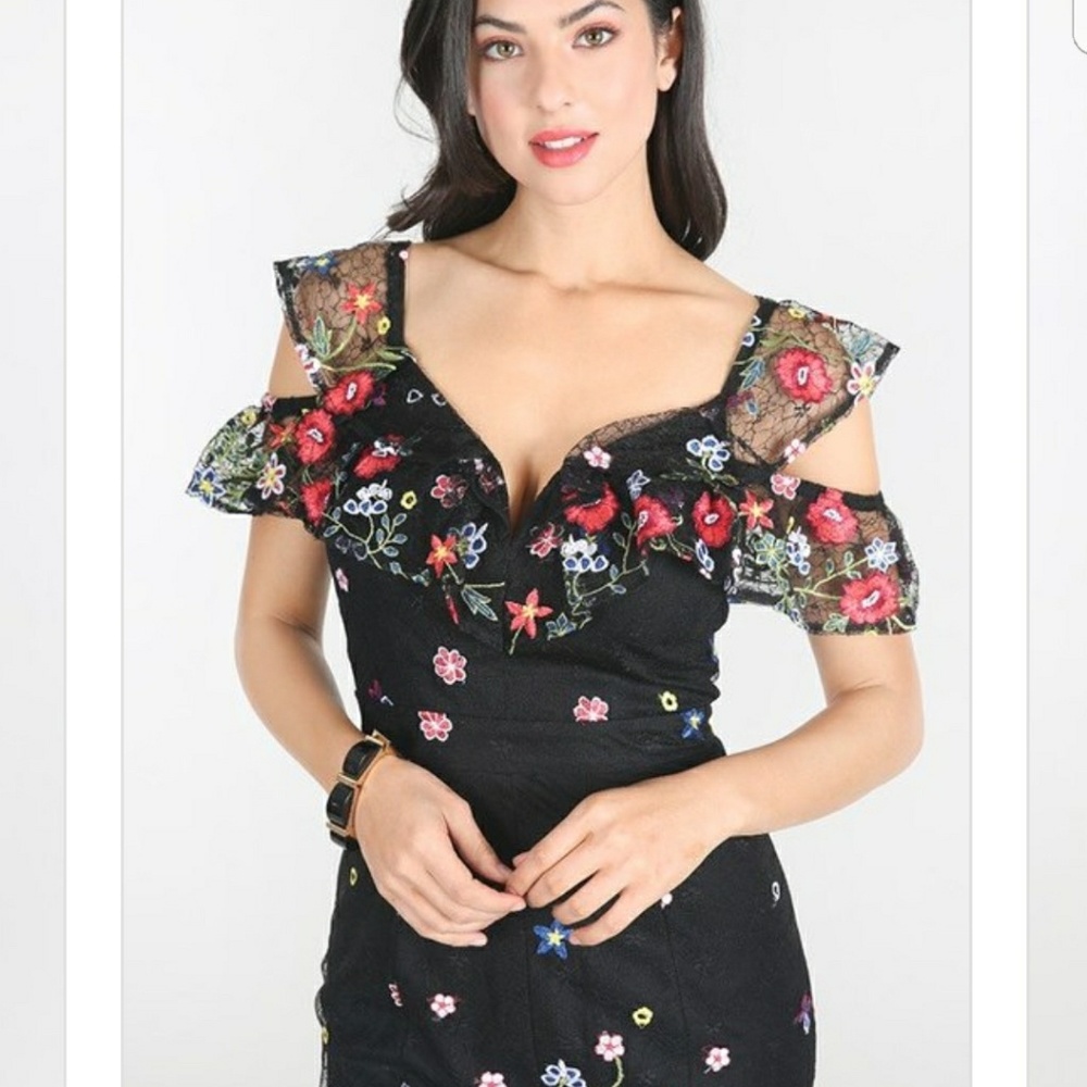 💥1 LEFT 🌹Embroidered Ruffled Cold Shoulder Dress - Picture 4 of 4